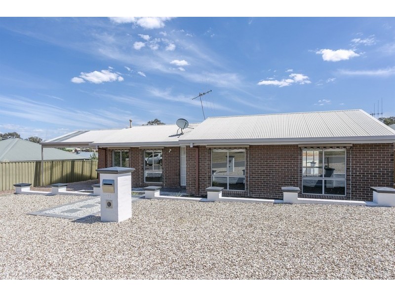 11 Daniel Drive, Golden Square VIC 3555