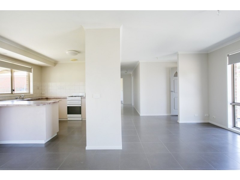 11 Daniel Drive, Golden Square VIC 3555