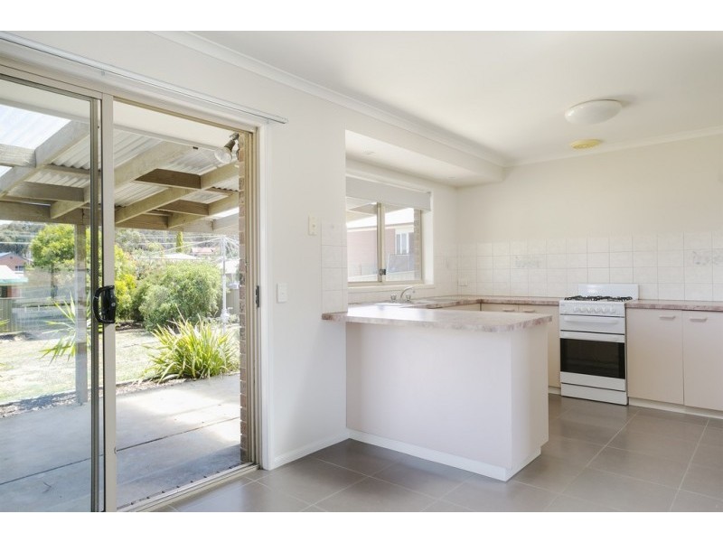 11 Daniel Drive, Golden Square VIC 3555