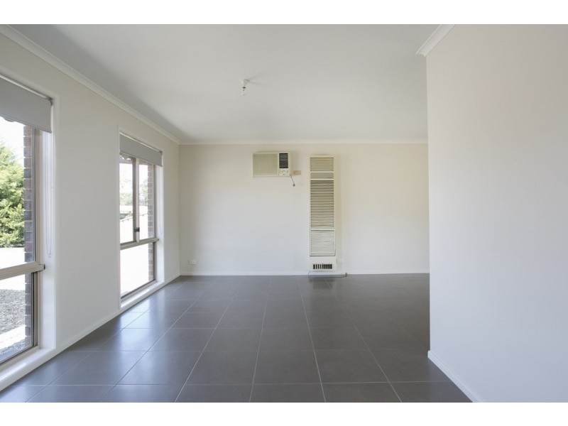 11 Daniel Drive, Golden Square VIC 3555