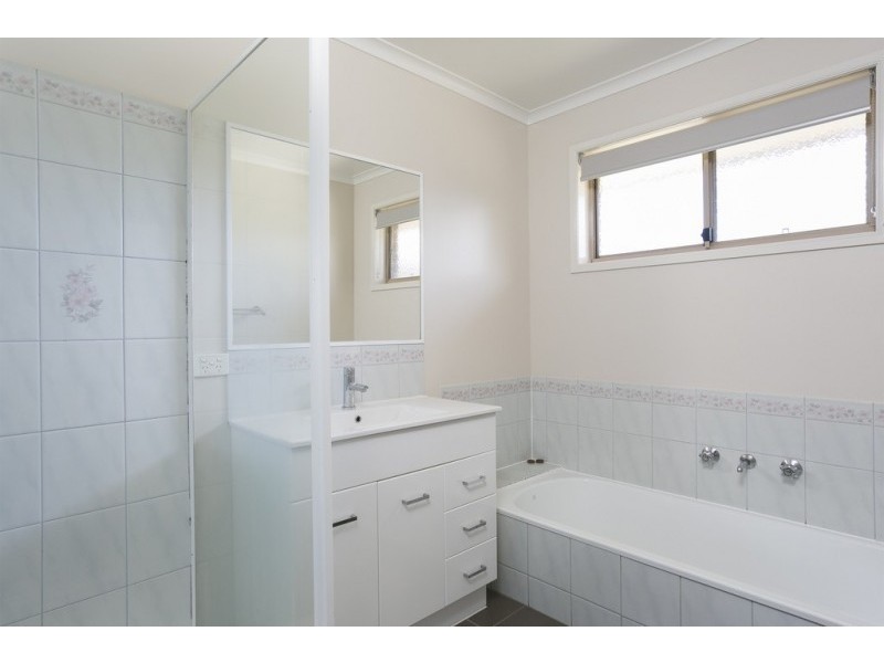 11 Daniel Drive, Golden Square VIC 3555