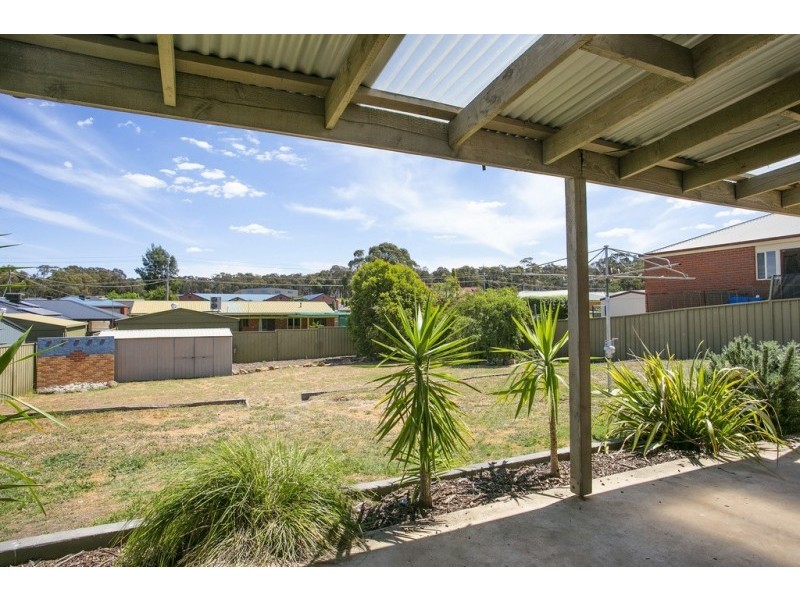 11 Daniel Drive, Golden Square VIC 3555