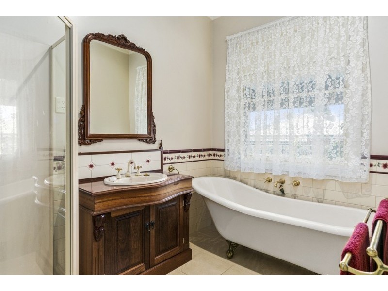 15 Conboy Court, Ascot VIC 3551