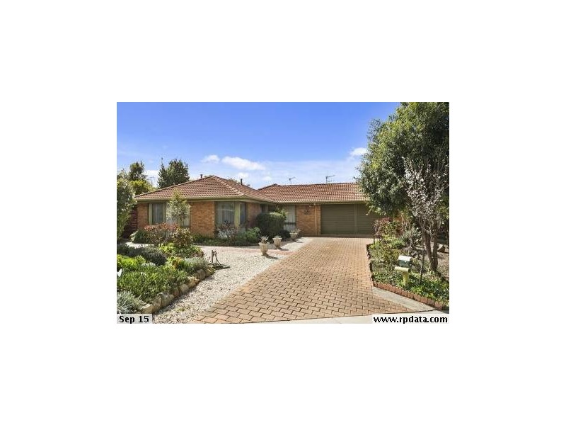 19 Bolton Drive, Kennington VIC 3550