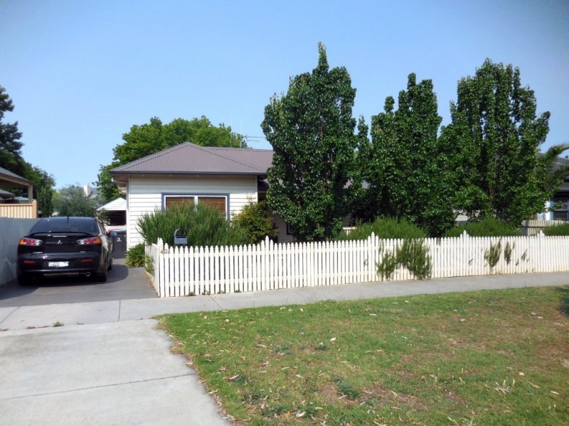 43 Reginald Street, Quarry Hill VIC 3550