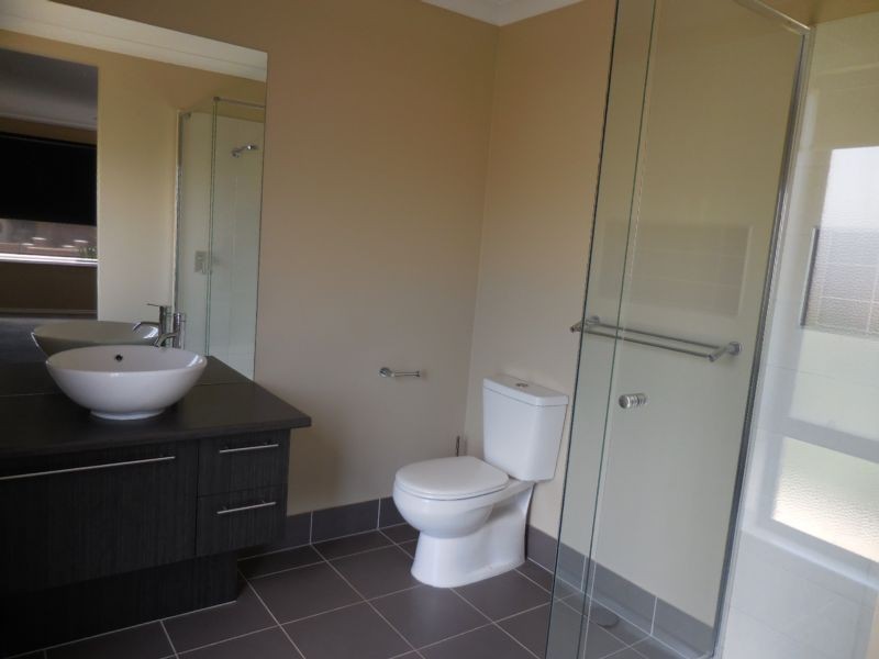 5 Akins Rise, Golden Square VIC 3555