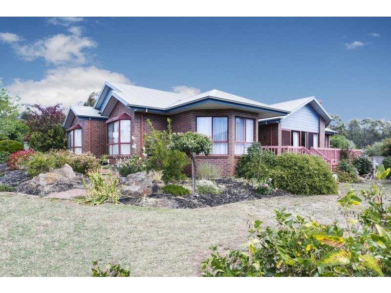 6 Ausfeldii Drive, Spring Gully VIC 3550