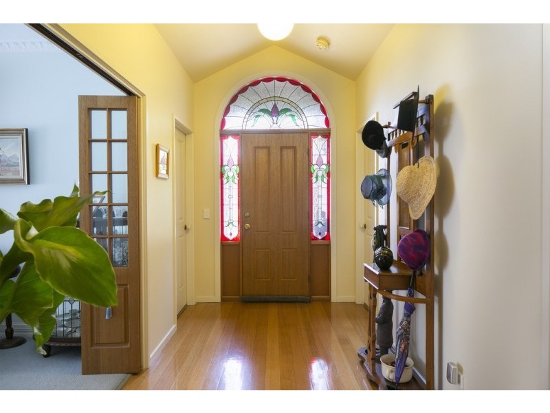 6 Ausfeldii Drive, Spring Gully VIC 3550