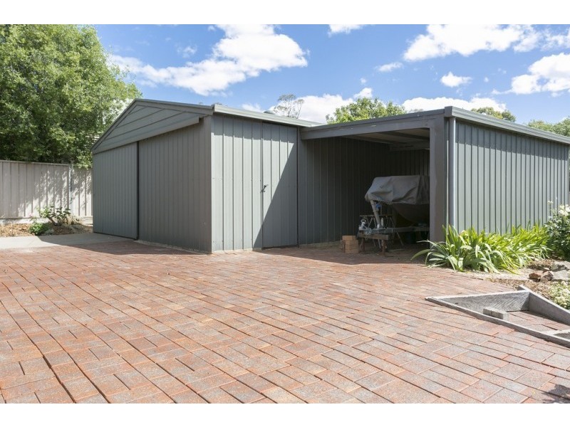 6 Ausfeldii Drive, Spring Gully VIC 3550