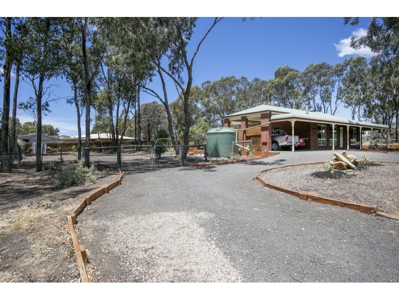 10 Rathbones Lane, Maiden Gully VIC 3551