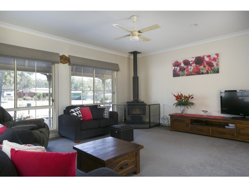 10 Rathbones Lane, Maiden Gully VIC 3551