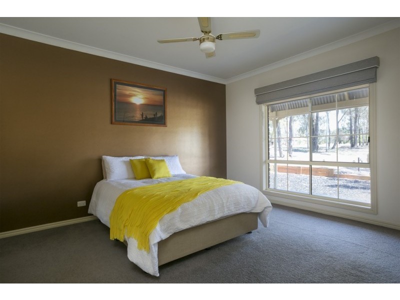 10 Rathbones Lane, Maiden Gully VIC 3551