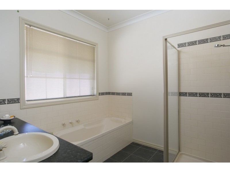 10 Rathbones Lane, Maiden Gully VIC 3551