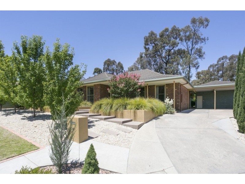 4 Heyington Place, Kennington VIC 3550
