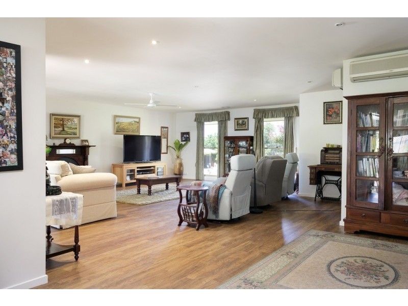 4 Heyington Place, Kennington VIC 3550