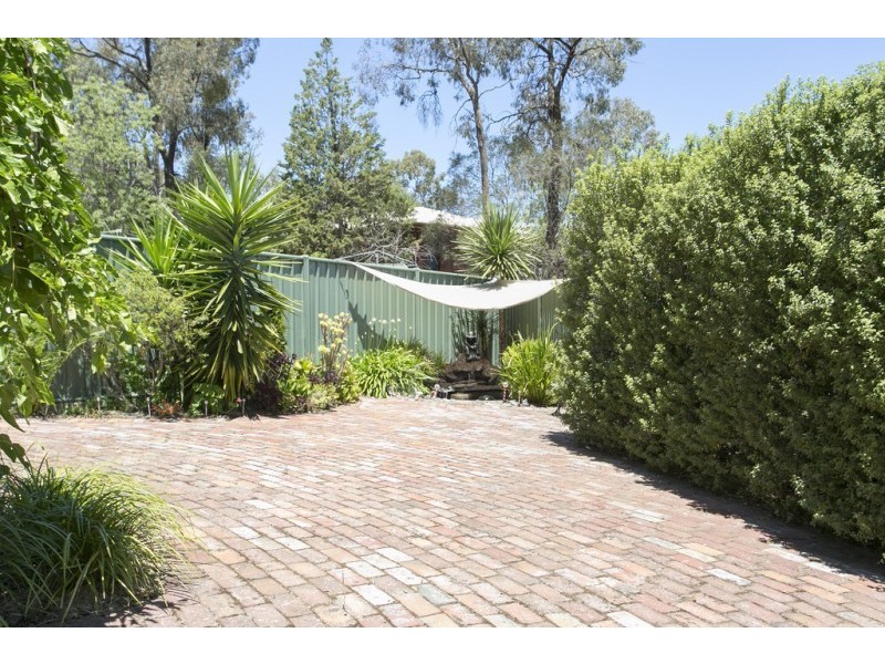 4 Heyington Place, Kennington VIC 3550