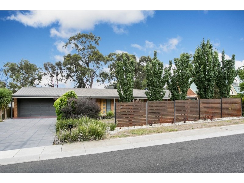 8 Deakin Drive, Flora Hill VIC 3550