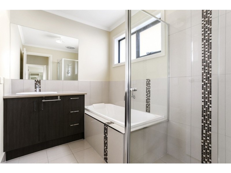 2/23 Alexander Street, Kangaroo Flat VIC 3555