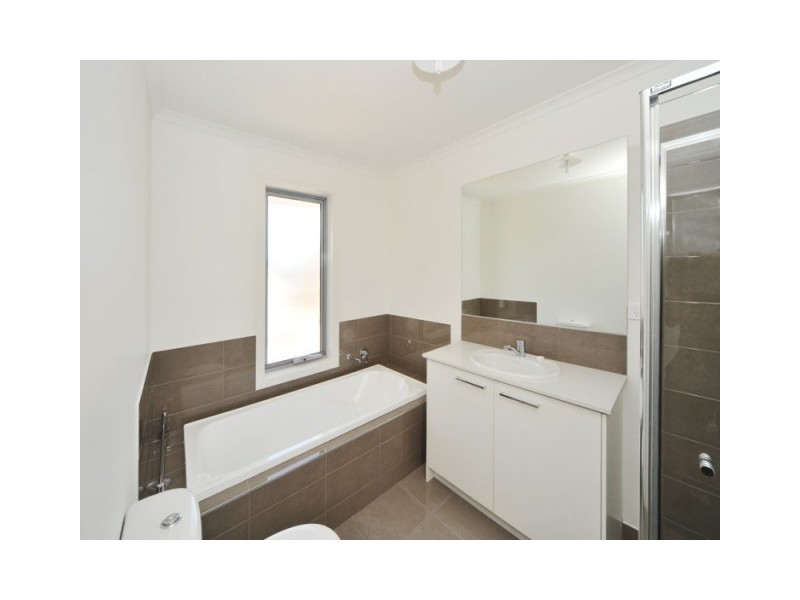 2/3 Shamrock Street, Golden Square VIC 3555
