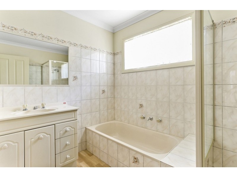 4/35 Wood Street, California Gully VIC 3556