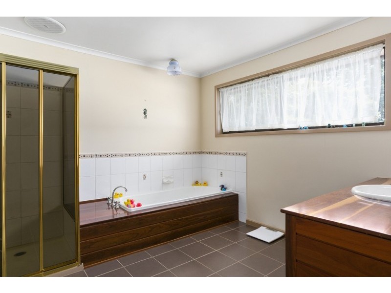 13 Glencoe Street, Kennington VIC 3550