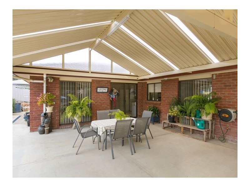 76 Browning Street, Kangaroo Flat VIC 3555