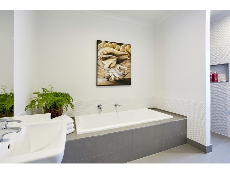 5 Illoura Place, Strathfieldsaye VIC 3551