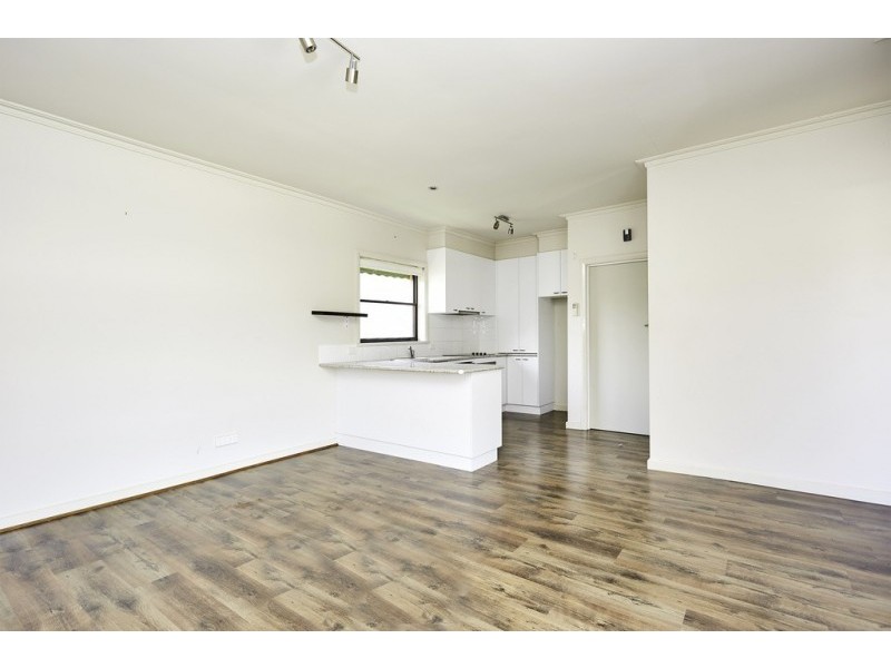 1/5 Clarence Avenue, Kennington VIC 3550