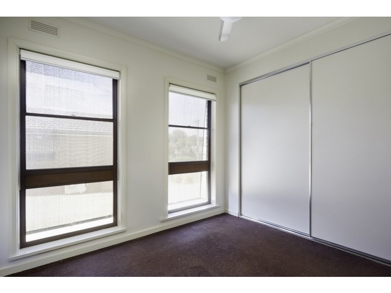 1/5 Clarence Avenue, Kennington VIC 3550