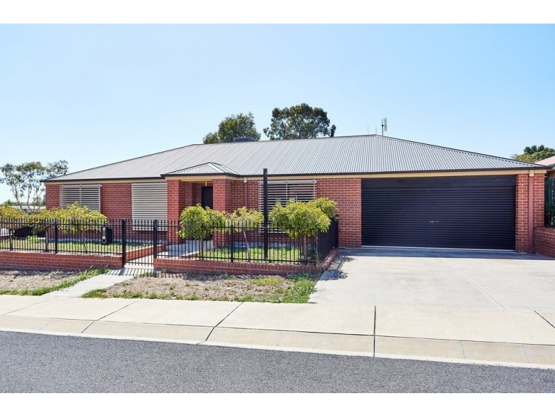 46 Pattison Drive, Kangaroo Flat VIC 3555