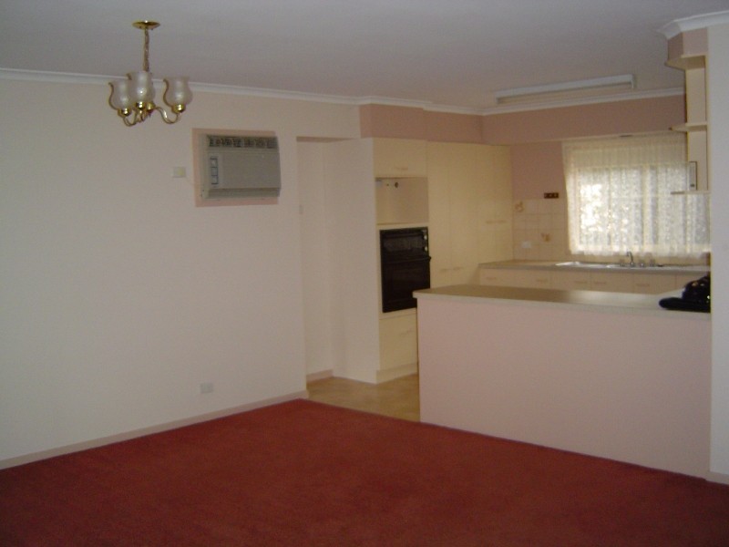 2/8 Biggs Court, Flora Hill VIC 3550