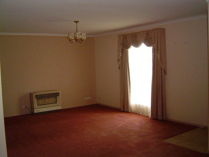 2/8 Biggs Court, Flora Hill VIC 3550