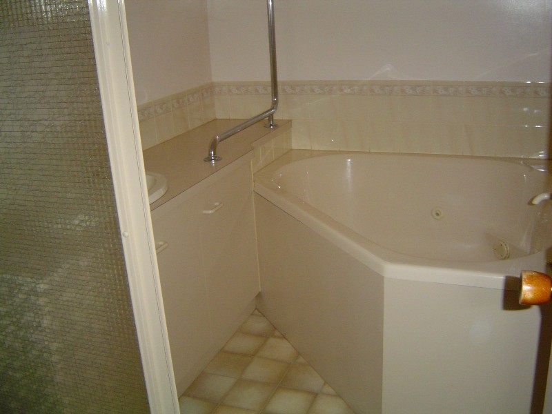 2/8 Biggs Court, Flora Hill VIC 3550