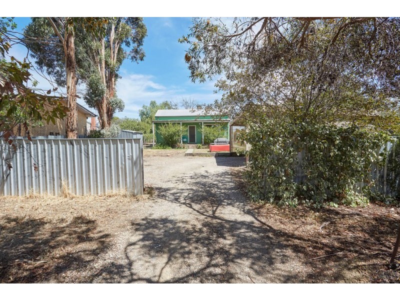 33 Railway Street, Kangaroo Flat VIC 3555