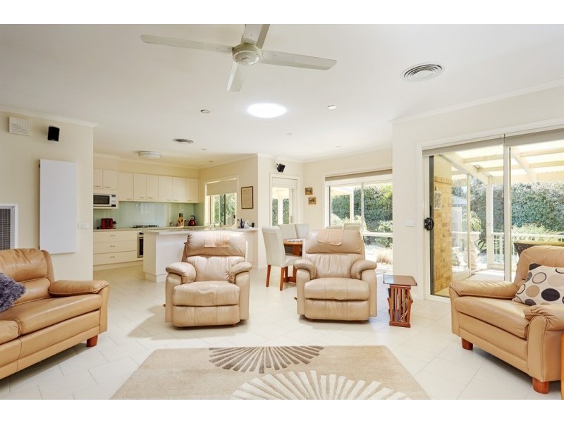 4 Tatiana Close, Kennington VIC 3550