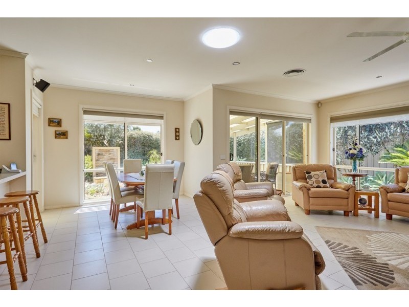 4 Tatiana Close, Kennington VIC 3550