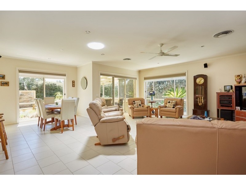 4 Tatiana Close, Kennington VIC 3550