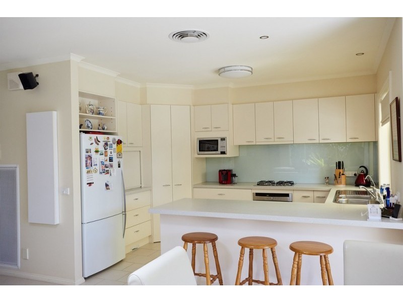 4 Tatiana Close, Kennington VIC 3550