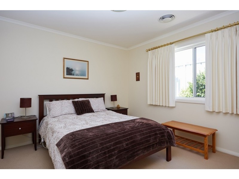 4 Tatiana Close, Kennington VIC 3550