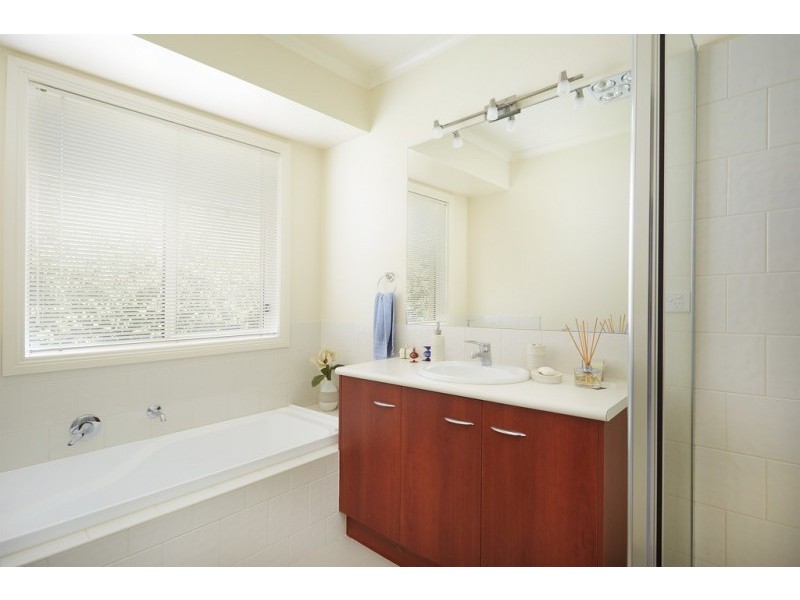 4 Tatiana Close, Kennington VIC 3550