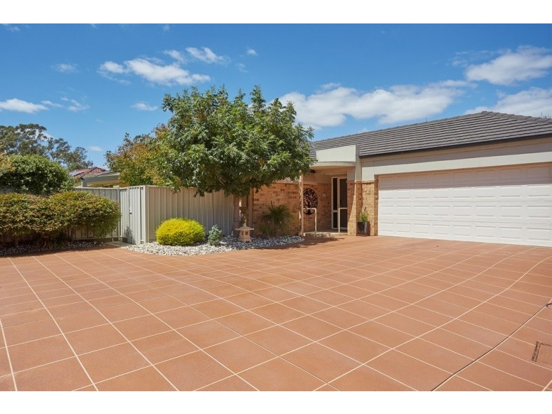 4 Tatiana Close, Kennington VIC 3550