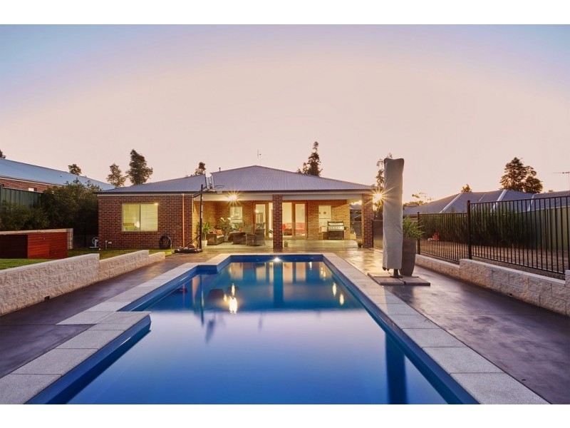 13 Janelle Drive, Maiden Gully VIC 3551