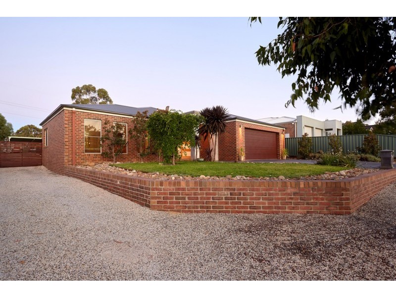 13 Janelle Drive, Maiden Gully VIC 3551