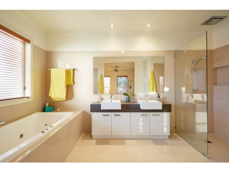 13 Janelle Drive, Maiden Gully VIC 3551