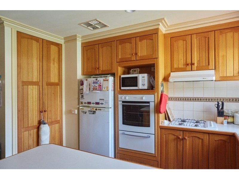 1 Noel Place, Spring Gully VIC 3550