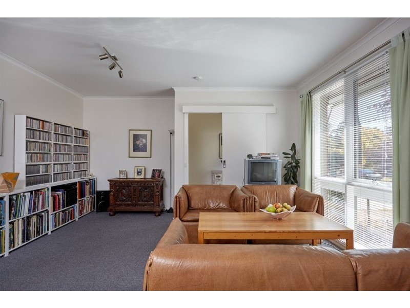 2/13 Dale Street, Kennington VIC 3550