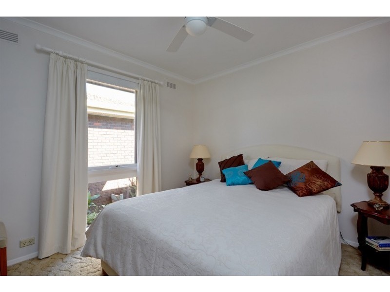2/13 Dale Street, Kennington VIC 3550