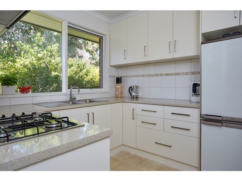 2/13 Dale Street, Kennington VIC 3550