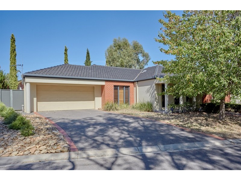 3 Grenoble Close, Spring Gully VIC 3550