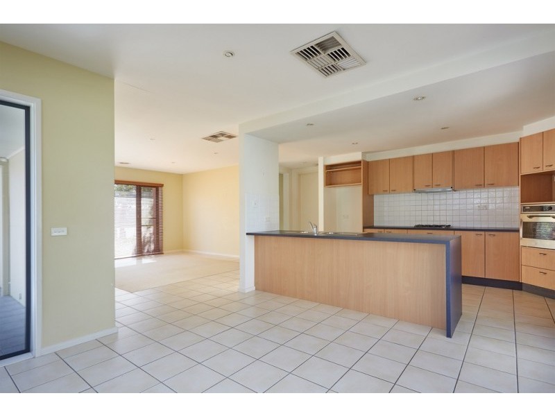 3 Grenoble Close, Spring Gully VIC 3550